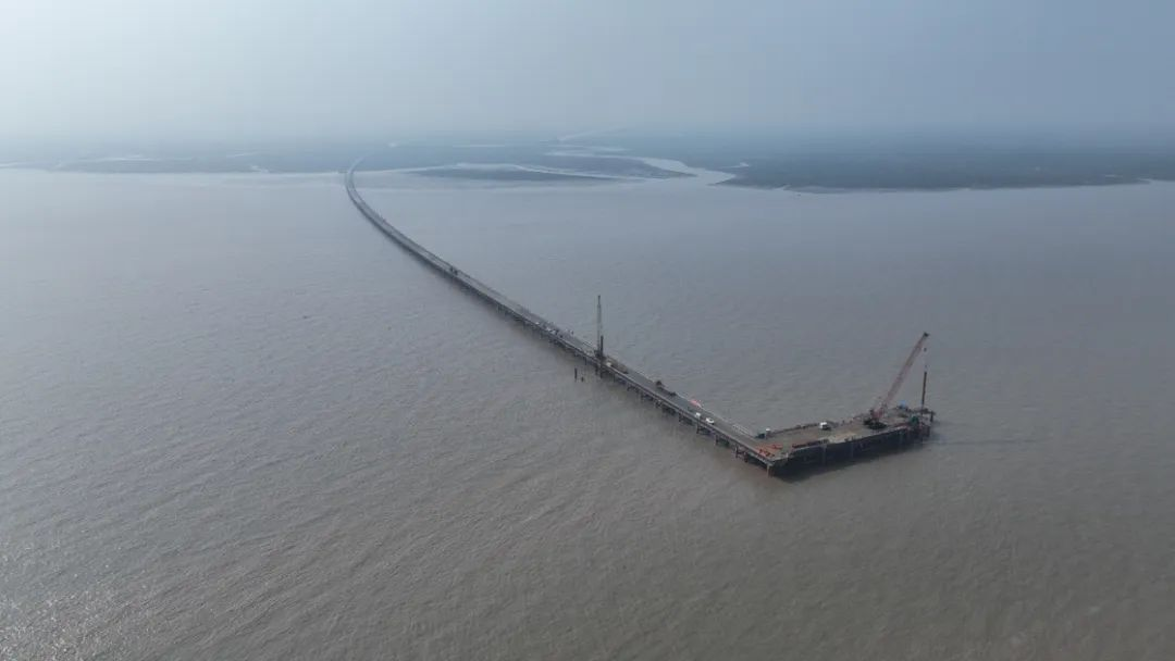 世界最長的高速鐵路跨海大橋主體開建